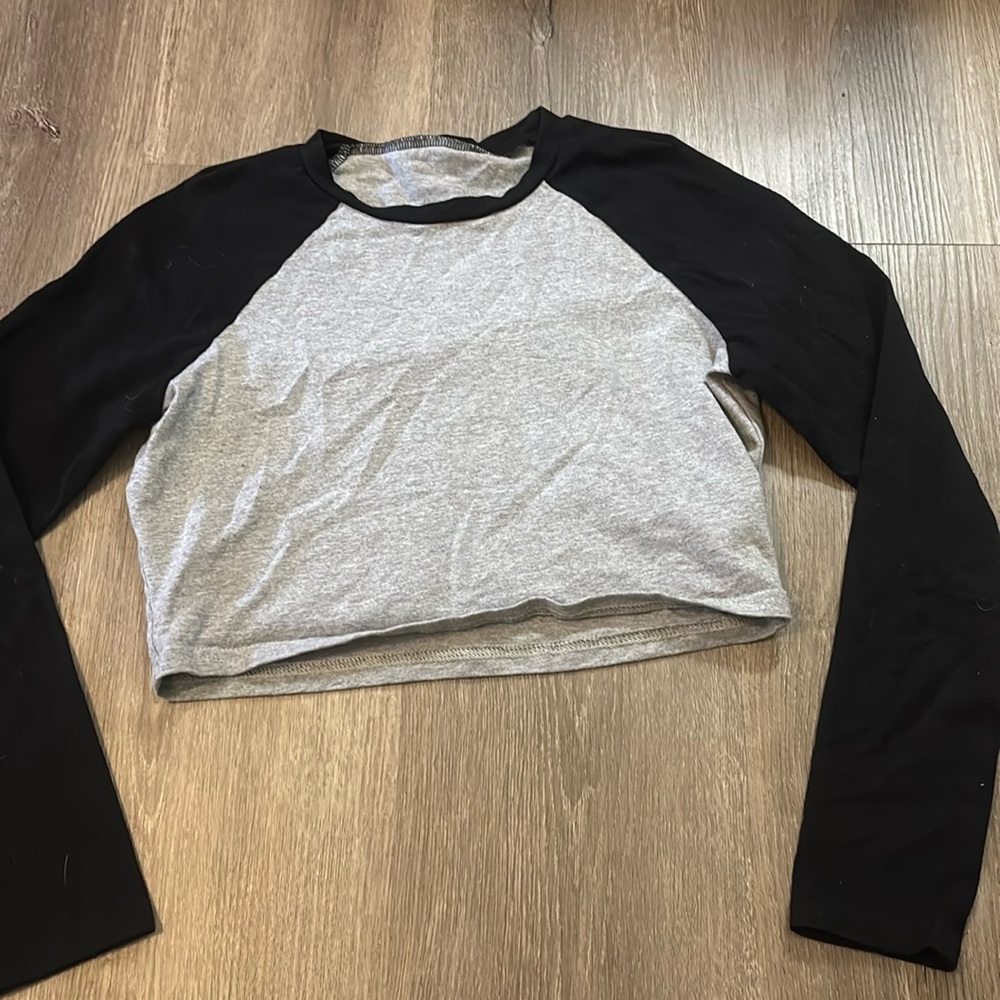 $ Clearance Sale $ SHEIN gray and black long sleeve crop top